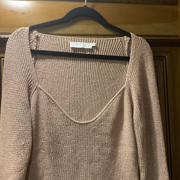 NWOT ASTR Square neckline & cropped silhouette Rose with Metallic Sweater Sz XL - Picture 2 of 7